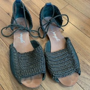 Free People forrest green sandals size 7